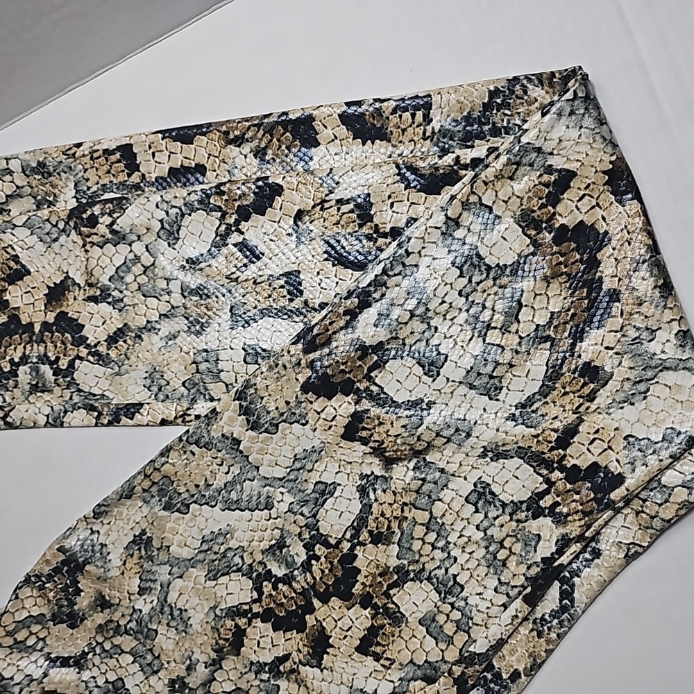 Love In Snakeskin Skin Pattern (Small) - Picture 2 of 7